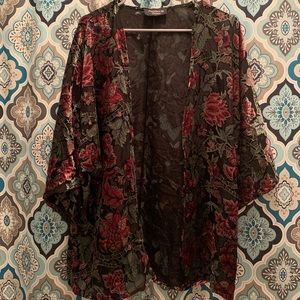 Floral velvet detailing kimono